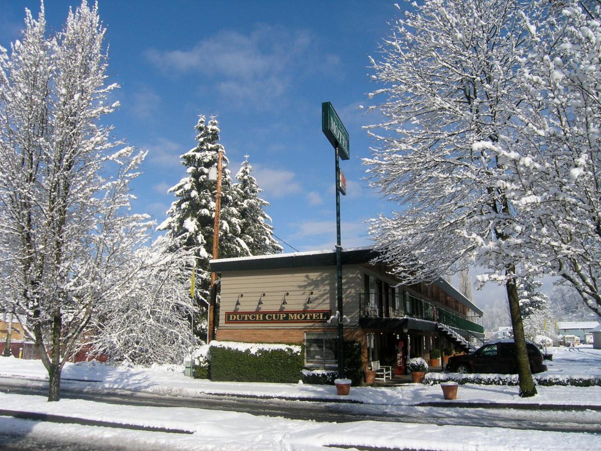 Dutch Cup Motel Sultan Екстериор снимка